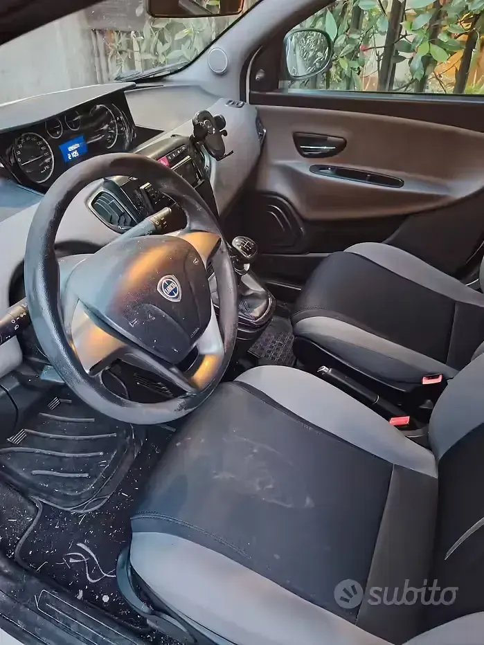 Usata Lancia Ypsilon 69 CV (50 kW) 2012 Bianco Utilitaria