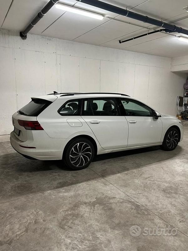 Usata VW Golf VIII Life 150 CV (110 kW) 2024 Bianco Station wagon