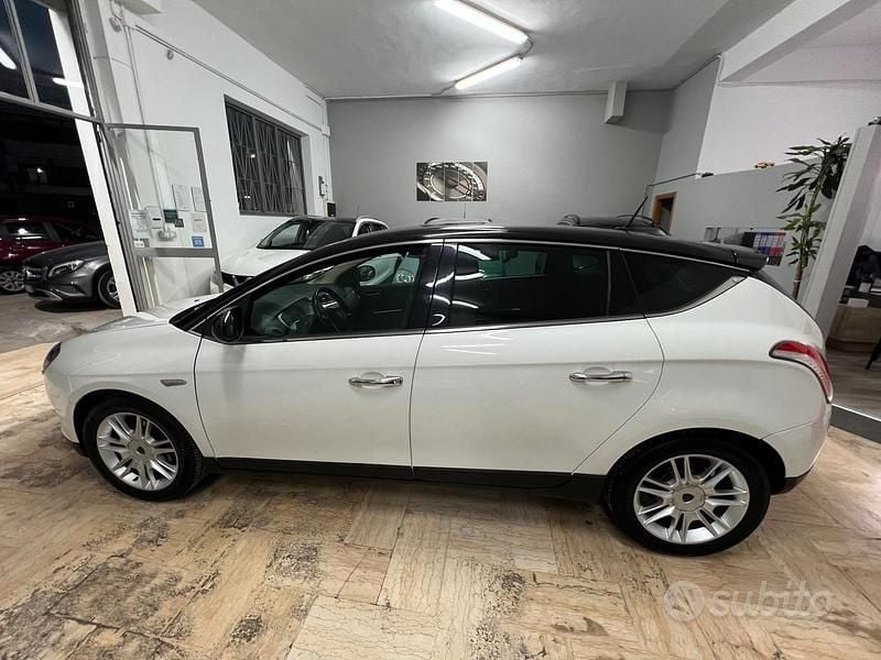 Usata Lancia Delta 120 CV (88 kW) 2011 Beige Utilitaria