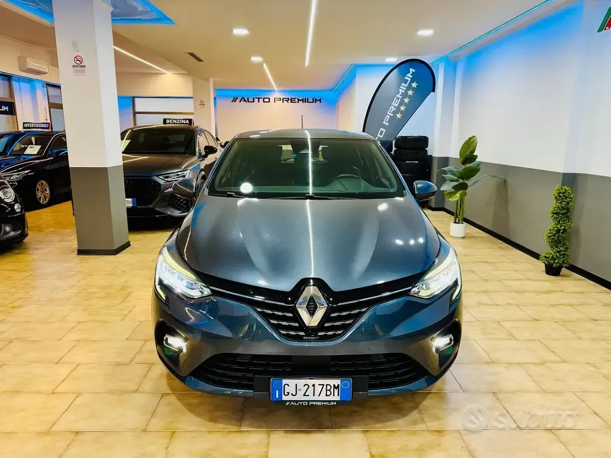 Usata Renault Clio V 101 CV (74 kW) 2022 Grigio Berlina