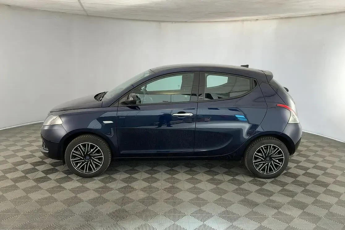 Usata Lancia Ypsilon Gold 70 CV (51 kW) 2021 Blu Utilitaria