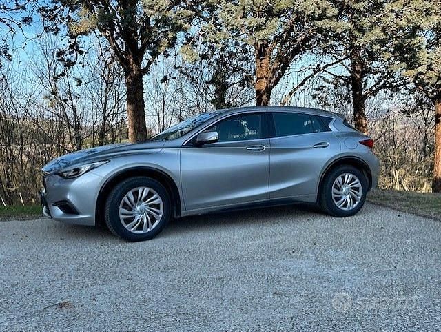 Usata Infiniti Q30 109 CV (80 kW) 2017 Grigio SUV