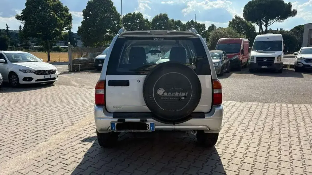 Usata Suzuki Grand Vitara 109 CV (80 kW) 2005 Argento SUV