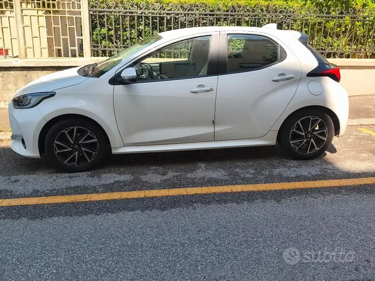 Usata Toyota Yaris 72 CV (52 kW) 2022 Bianco Utilitaria