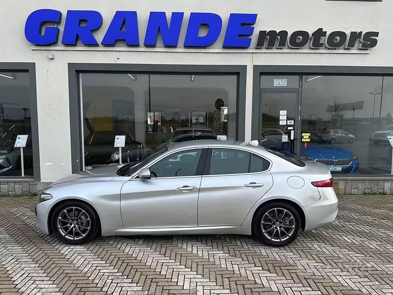 Usata Alfa Romeo Giulia 150 CV (110 kW) 2017 Grigio Berlina