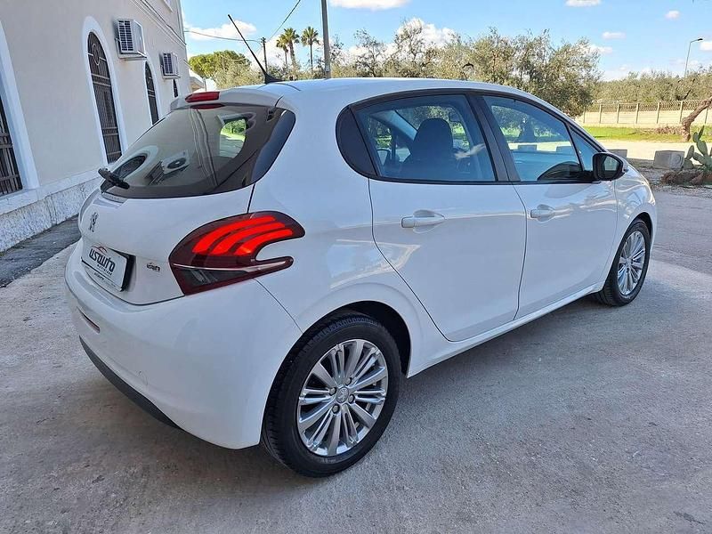 Usata Peugeot 208 Active 102 CV (75 kW) 2019 Bianco Utilitaria