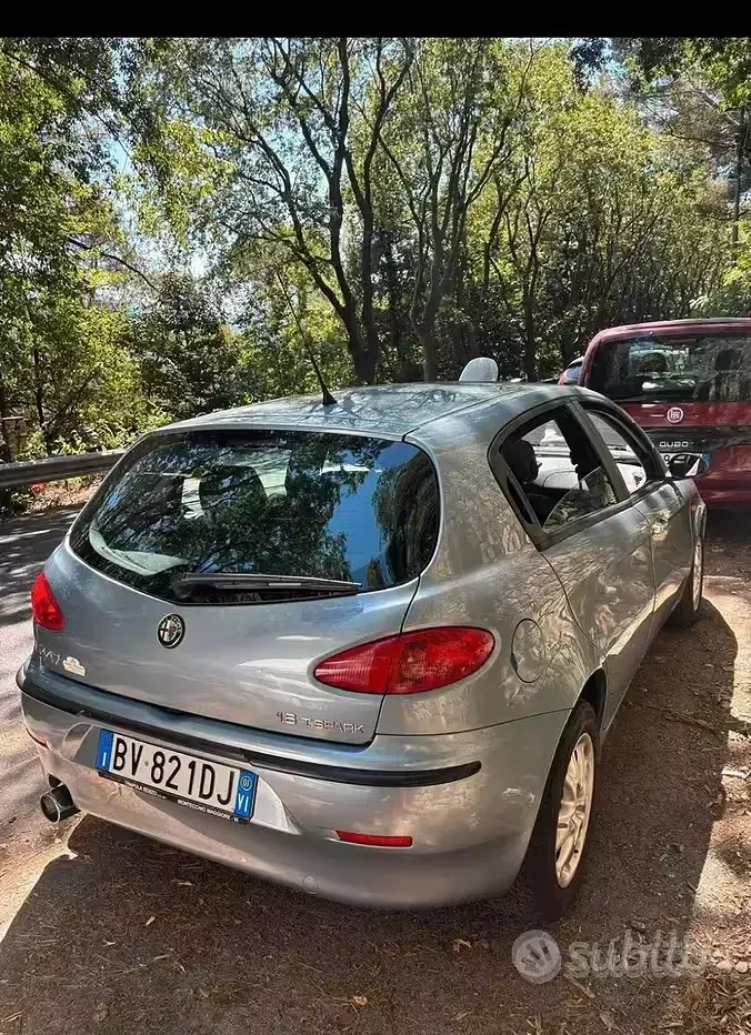 Usata Alfa Romeo 147 120 CV (88 kW) 2001 Bluazzurro Utilitaria