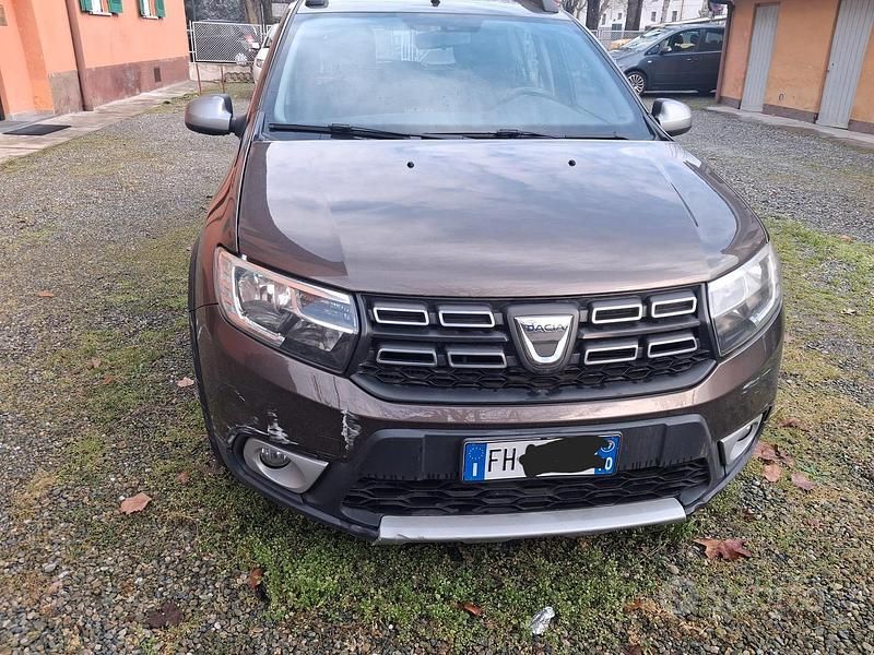 Usata Dacia Sandero Stepway 90 CV (66 kW) 2017 Marrone Berlina