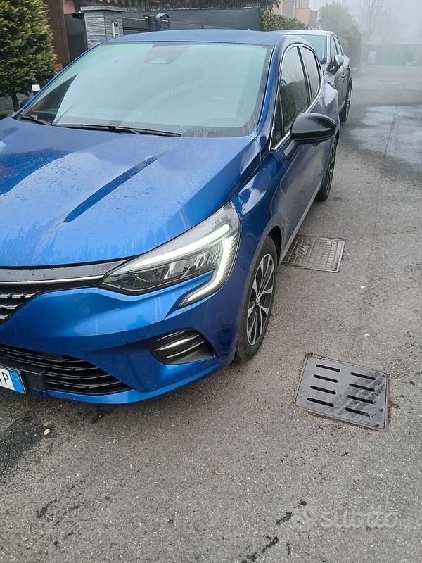 Usata Renault Clio V Intens 101 CV (74 kW) 2023 Blu Berlina