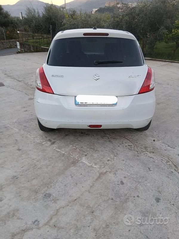 Usata Suzuki Swift 75 CV (55 kW) 2011 Bianco Utilitaria