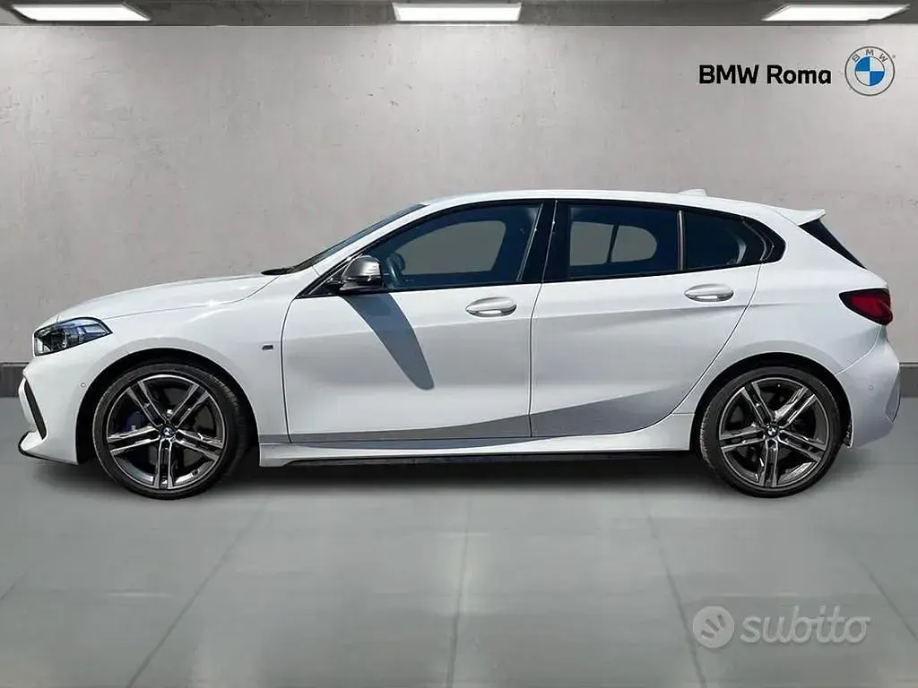 Usata BMW M135 Sport Line 306 CV (225 kW) 2023 Alpin white pastello Utilitaria