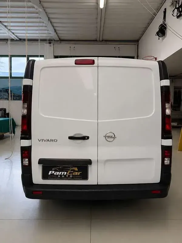 Usata Opel Vivaro 120 CV (88 kW) 2015 Monovolume