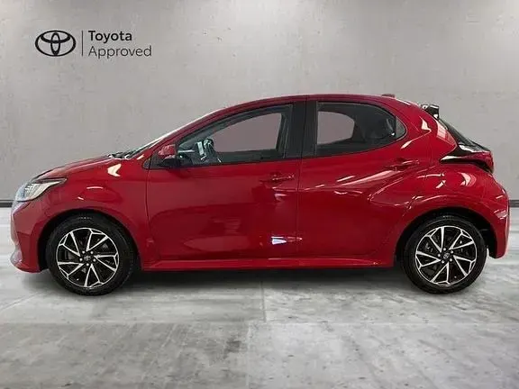 Usata Toyota Yaris Trend 91 CV (66 kW) 2022 Emotional red pearl Utilitaria