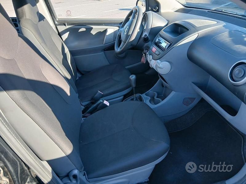 Usata Toyota Aygo 68 CV (50 kW) 2010 Nero Utilitaria