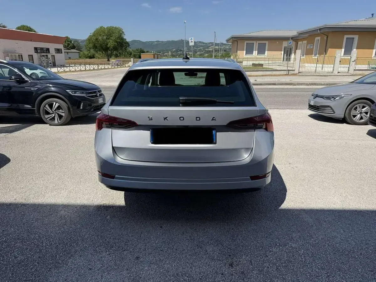 Usata Skoda Octavia G-TEC Style 131 CV (96 kW) 2022 Argento Station wagon