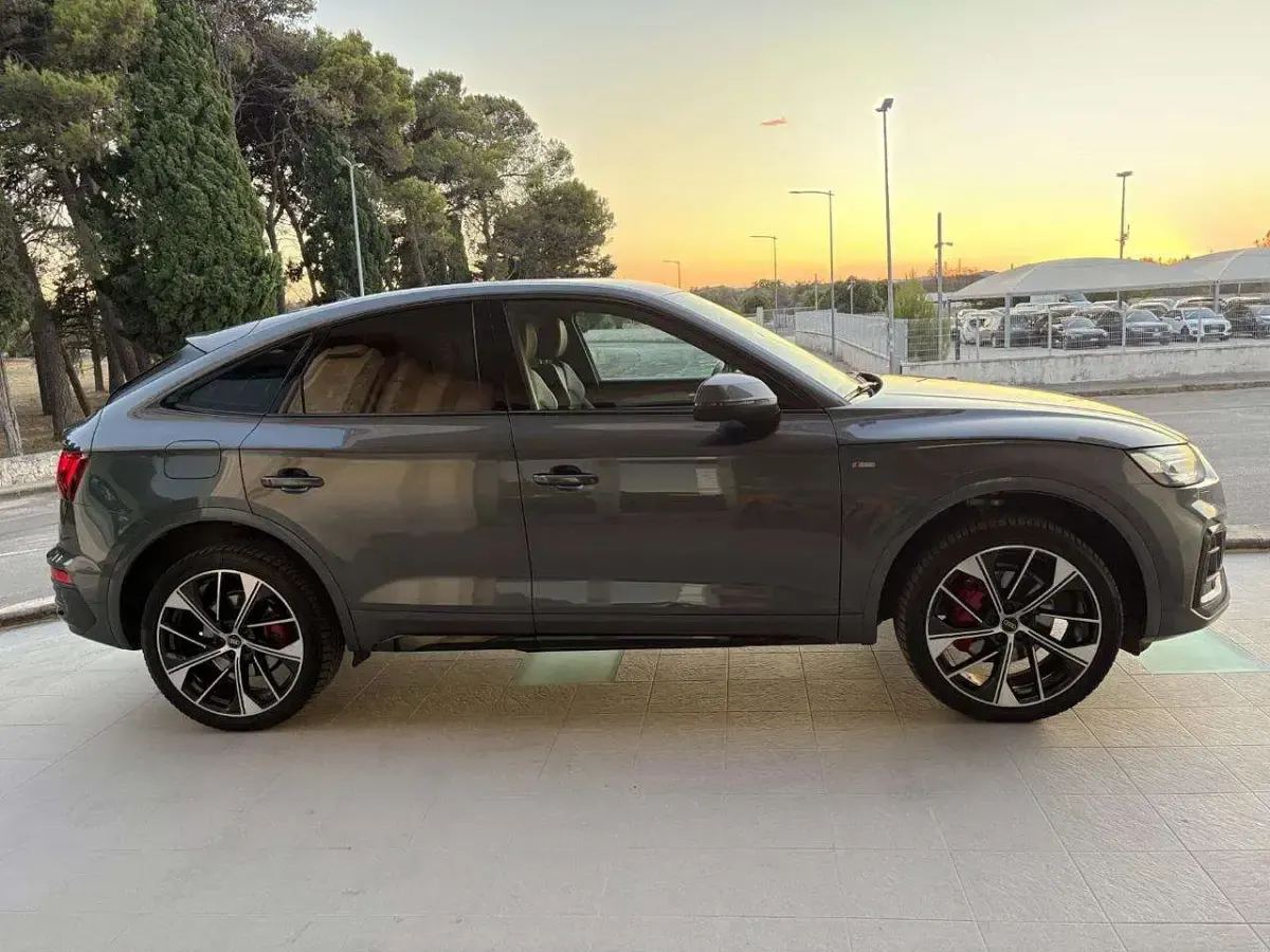 Usata Audi Q5 Sportback S-line plus 204 CV (150 kW) 2022 Grigio scuro SUV