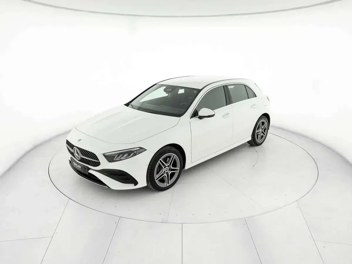 Käytetty Mercedes A250 Advanced Plus 218 HP (160 kW) 2023 Valkoinen Sedan
