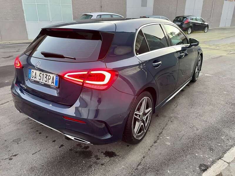 Usata Mercedes A180 Premium 116 CV (85 kW) 2020 Blu Berlina