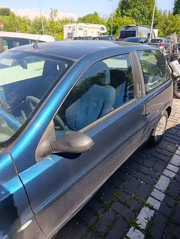 Usata Lancia 2000 60 CV (44 kW) 2001 Blu/azzurro Berlina