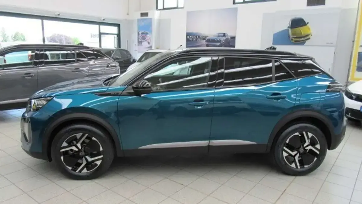 Usata Peugeot 2008 GT 136 CV (100 kW) 2025 Blu/azzurro SUV