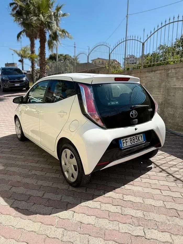 Usata Toyota Aygo Cool 69 CV (50 kW) 2016 Bianco Utilitaria