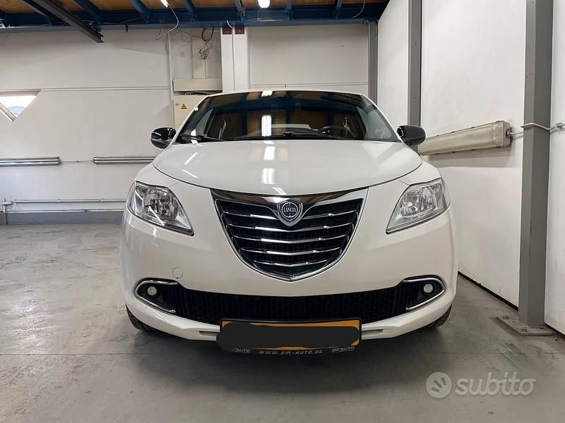 Usata Lancia Ypsilon S 95 CV (69 kW) 2015 Bianco Utilitaria