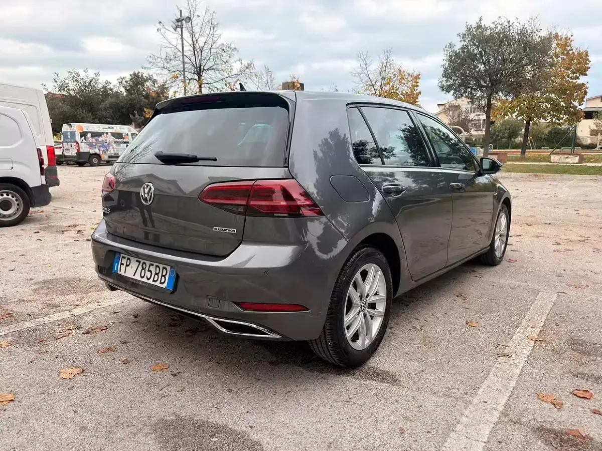 Usata VW Golf VII Highline 110 CV (80 kW) 2018 Grigio Berlina