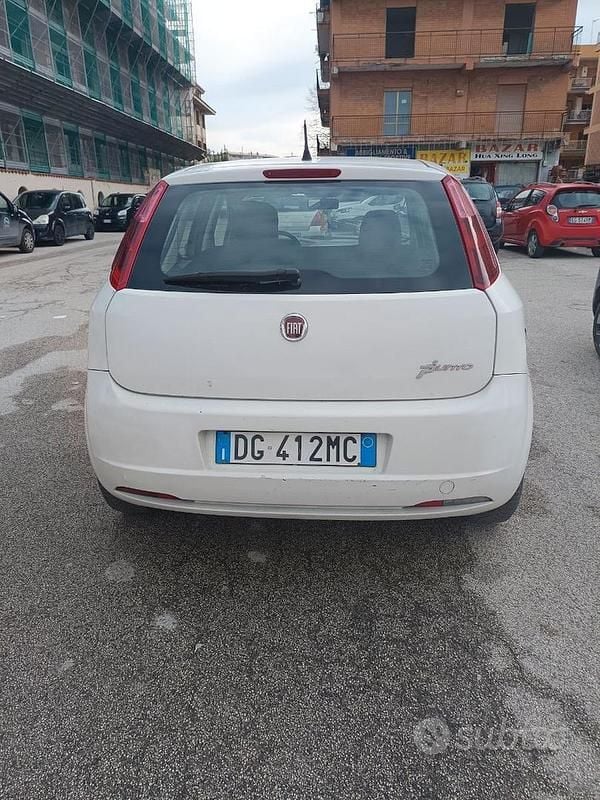 Usata Fiat Grande Punto 75 CV (55 kW) 2008 Bianco Utilitaria