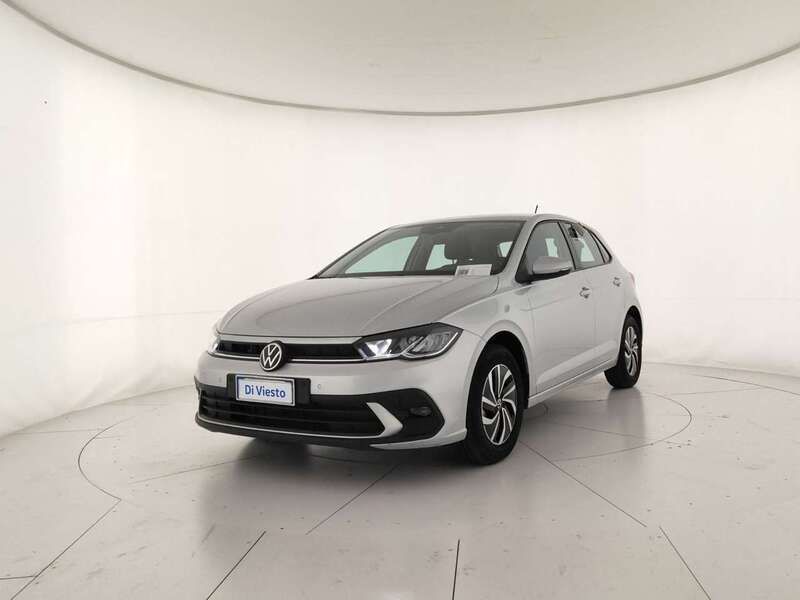 Reflex silver metallizzato Usata 2024 VW Polo Life Tre volumi | 20.900 € (Buon prezzo) - Immagine 1/4