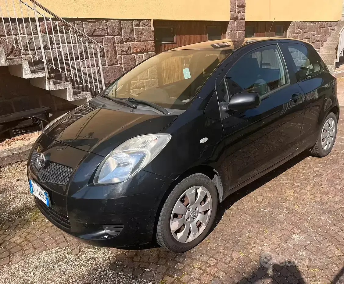 Usata Toyota Yaris 69 CV (50 kW) 2007 Nero Utilitaria