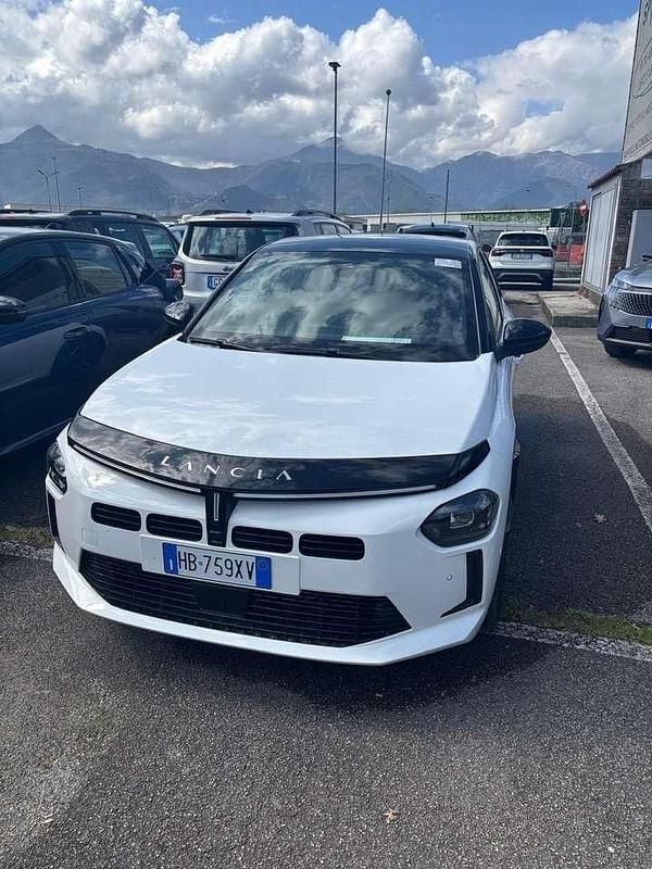 Nuova Lancia Ypsilon 101 CV (74 kW) 2026 Bianco Utilitaria