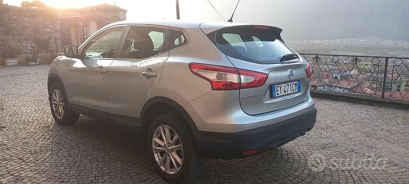 Usata Nissan Qashqai Acenta 131 CV (96 kW) 2015 Grigio SUV