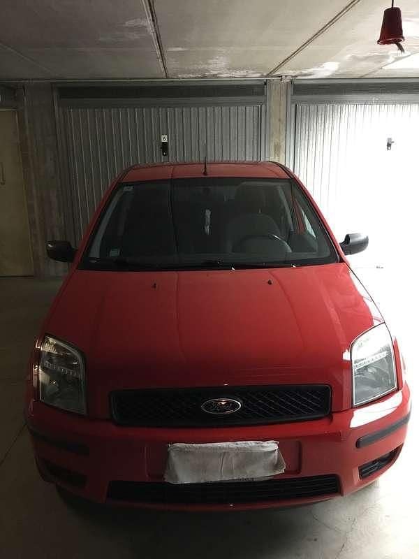 Usata Ford Fusion 79 CV (58 kW) 2005 Rosso Utilitaria