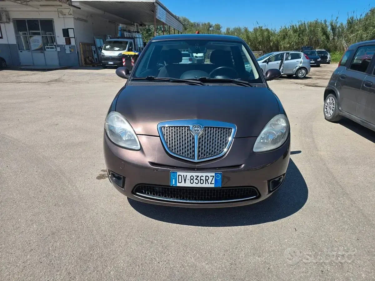 Usata Lancia Ypsilon 60 CV (44 kW) 2009 Marrone Utilitaria