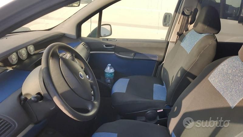 Usata Fiat Ulysse 128 CV (94 kW) 2005 Grigio Monovolume