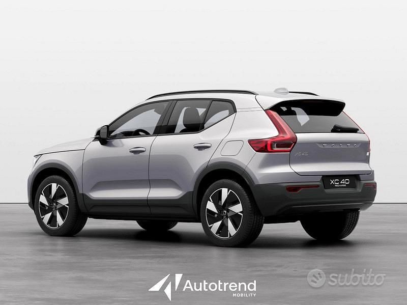 Nuova Volvo EX40 Core 175 kW (238 CV) 2025 Argento SUV
