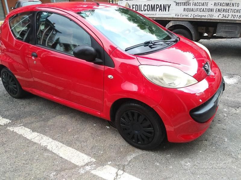 Usata Peugeot 107 68 CV (50 kW) 2006 Rosso Utilitaria