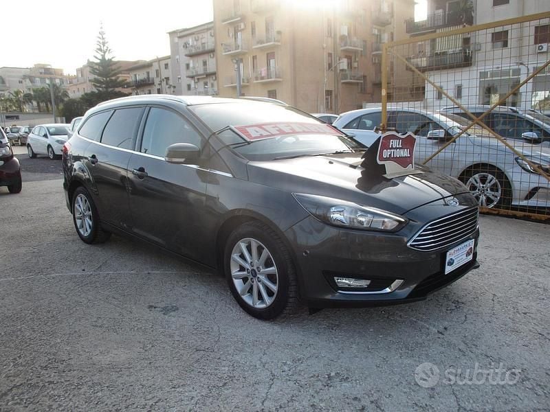 Usata Ford Focus Titanium 120 CV (88 kW) 2015 Grigio Station wagon