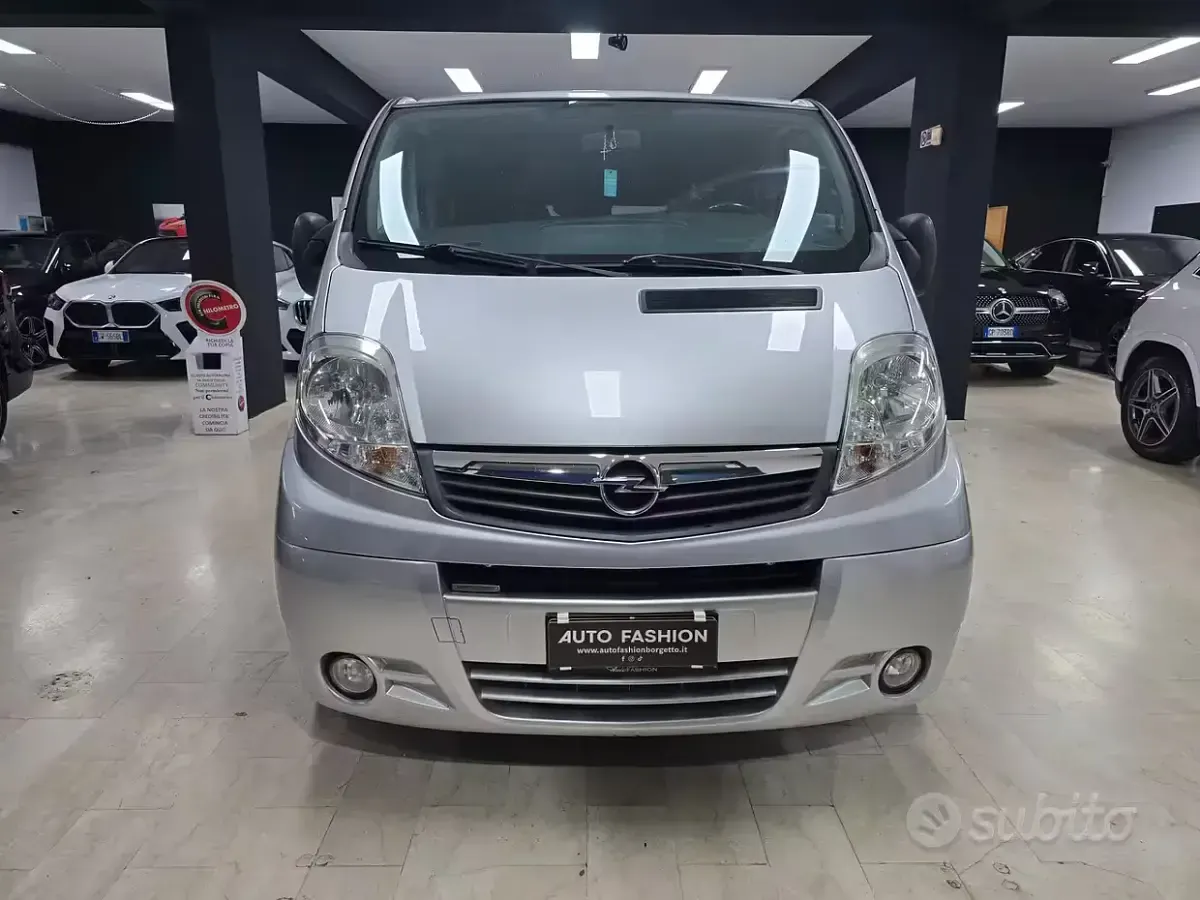 Usata Opel Vivaro 114 CV (83 kW) 2010 Grigio Monovolume