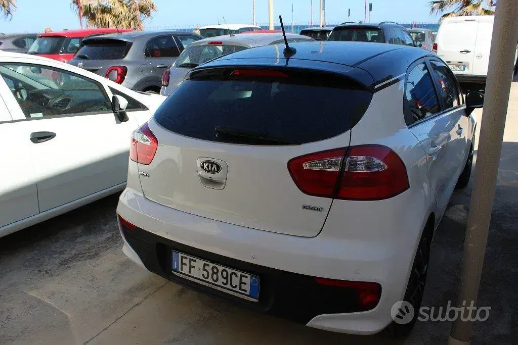 Usata Kia Rio 75 CV (55 kW) 2016 Grigio Utilitaria