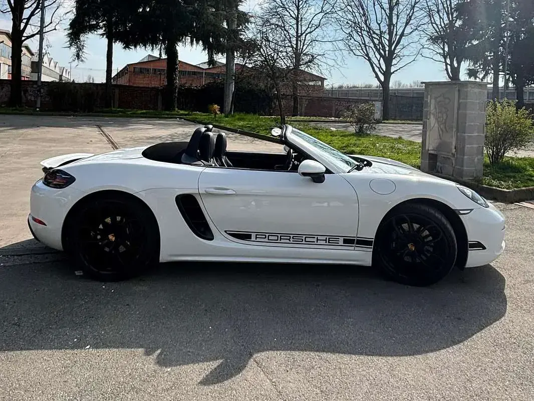 Usata Porsche 718 Boxster 299 CV (219 kW) 2023 Bianco Cabrio