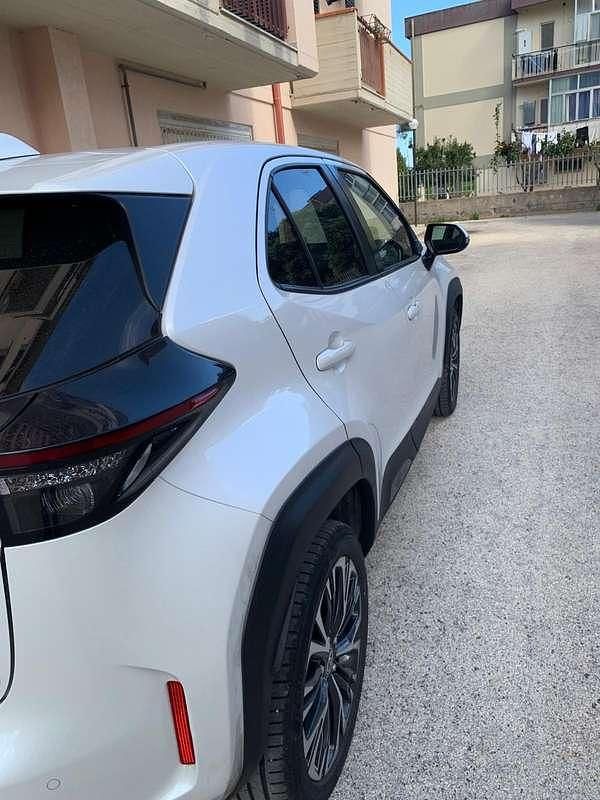 Usata Toyota Yaris Cross Lounge 92 CV (67 kW) 2022 Bianco SUV