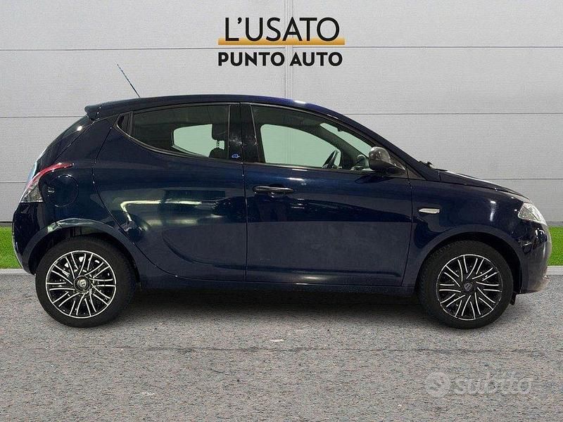 Usata Lancia Ypsilon 69 CV (50 kW) 2018 Blu Utilitaria