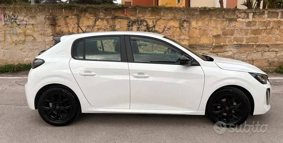 Usata Peugeot 208 75 CV (55 kW) 2023 Bianco Utilitaria