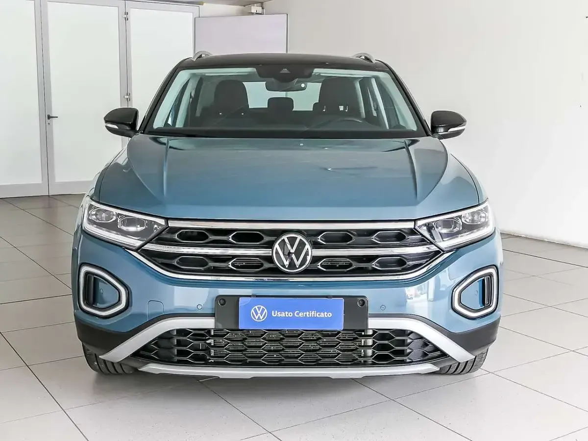 Usata VW T-Roc Style 150 CV (110 kW) 2023 Petroleum blue metallizzato ne SUV