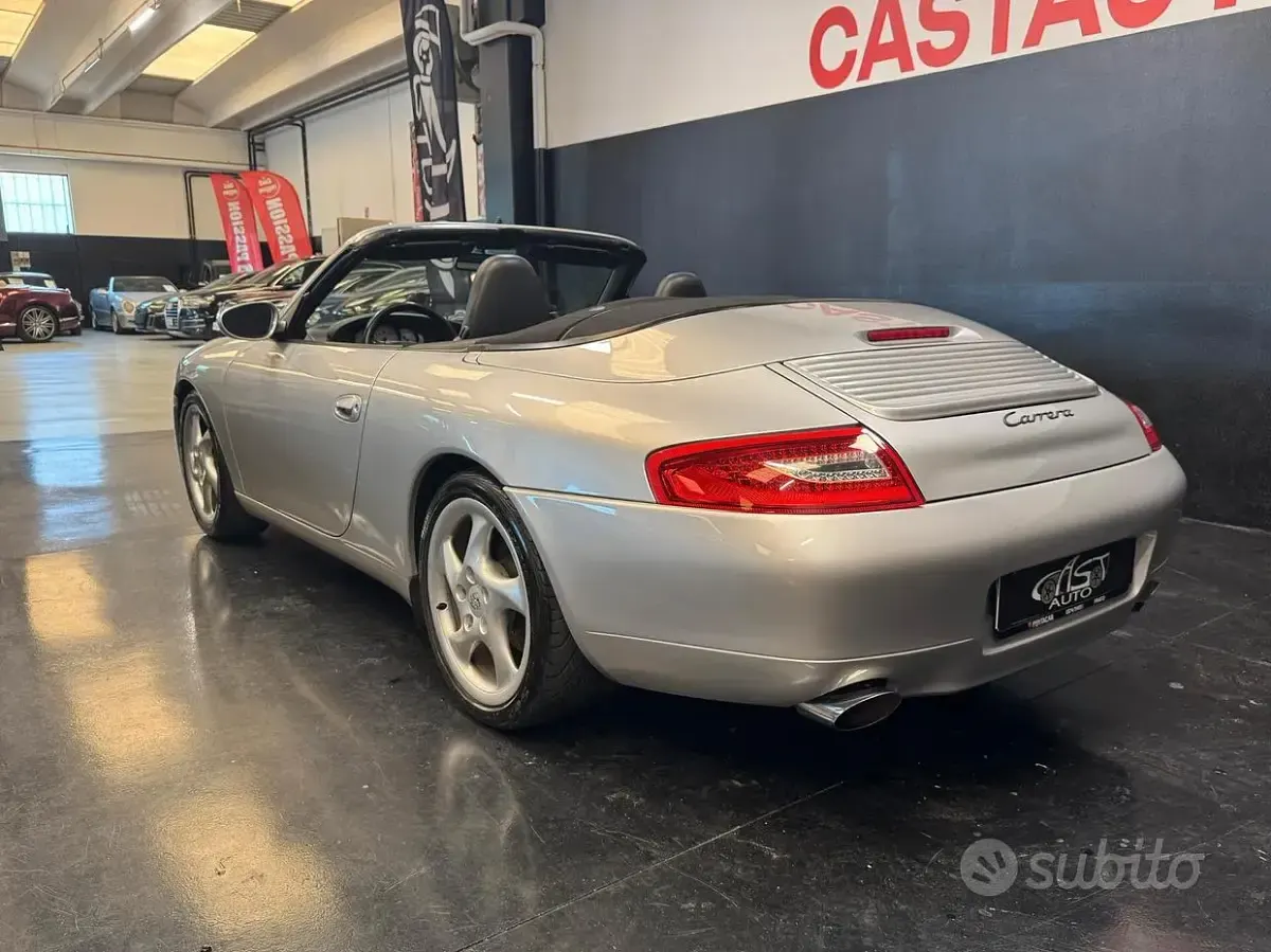 Usata Porsche 911 Carrera Cabriolet 300 CV (220 kW) 1999 Grigio Cabrio