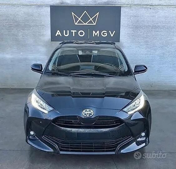 Usata Toyota Yaris Trend 72 CV (52 kW) 2022 Grigio Utilitaria