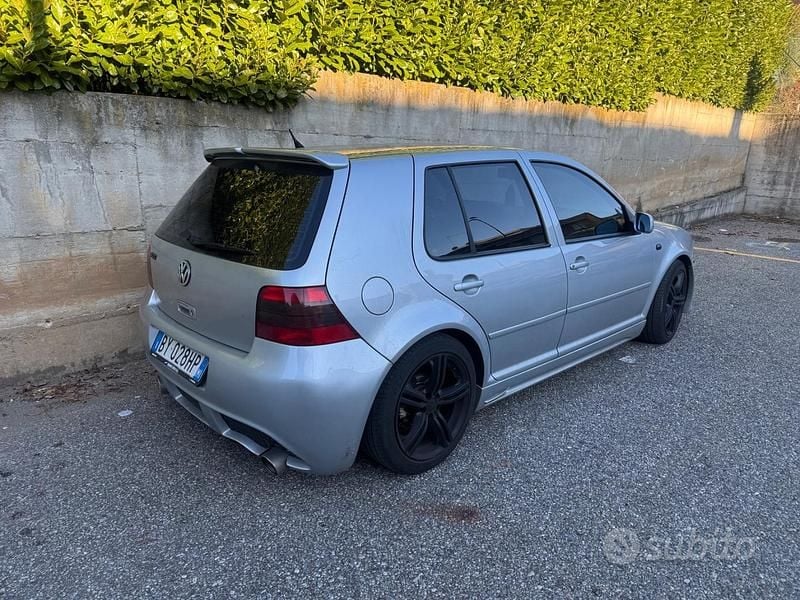 Grigio Usata 2002 VW Golf IV Tre volumi | 3500 € - Immagine 1/4