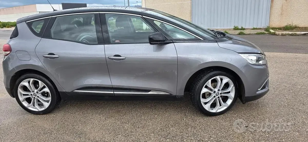 Usata Renault Scénic 110 CV (80 kW) 2018 Grigio Monovolume