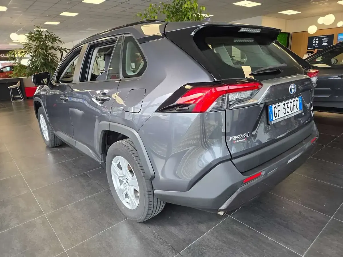 Usata Toyota RAV4 Hybrid Active 178 CV (130 kW) 2021 Grigio SUV
